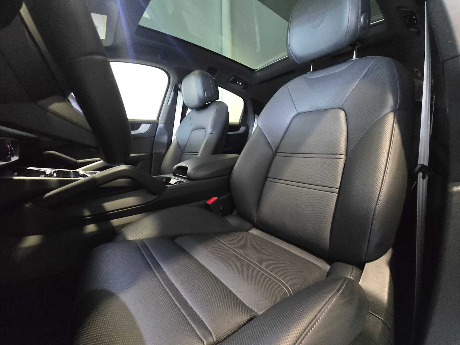 2025 Porsche Cayenne — detail view