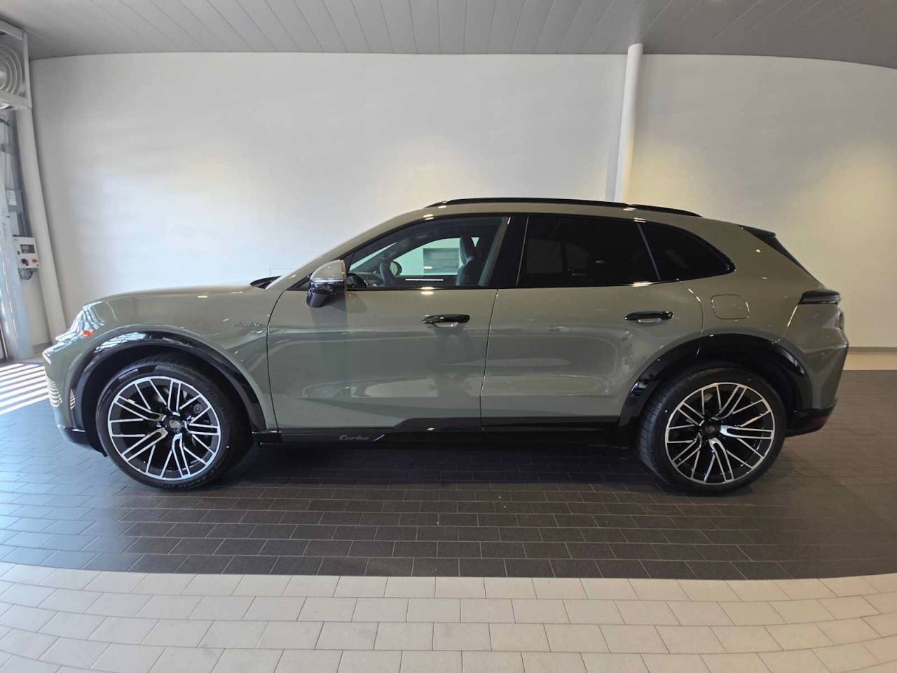 2026 Porsche Cayenne — side profile view