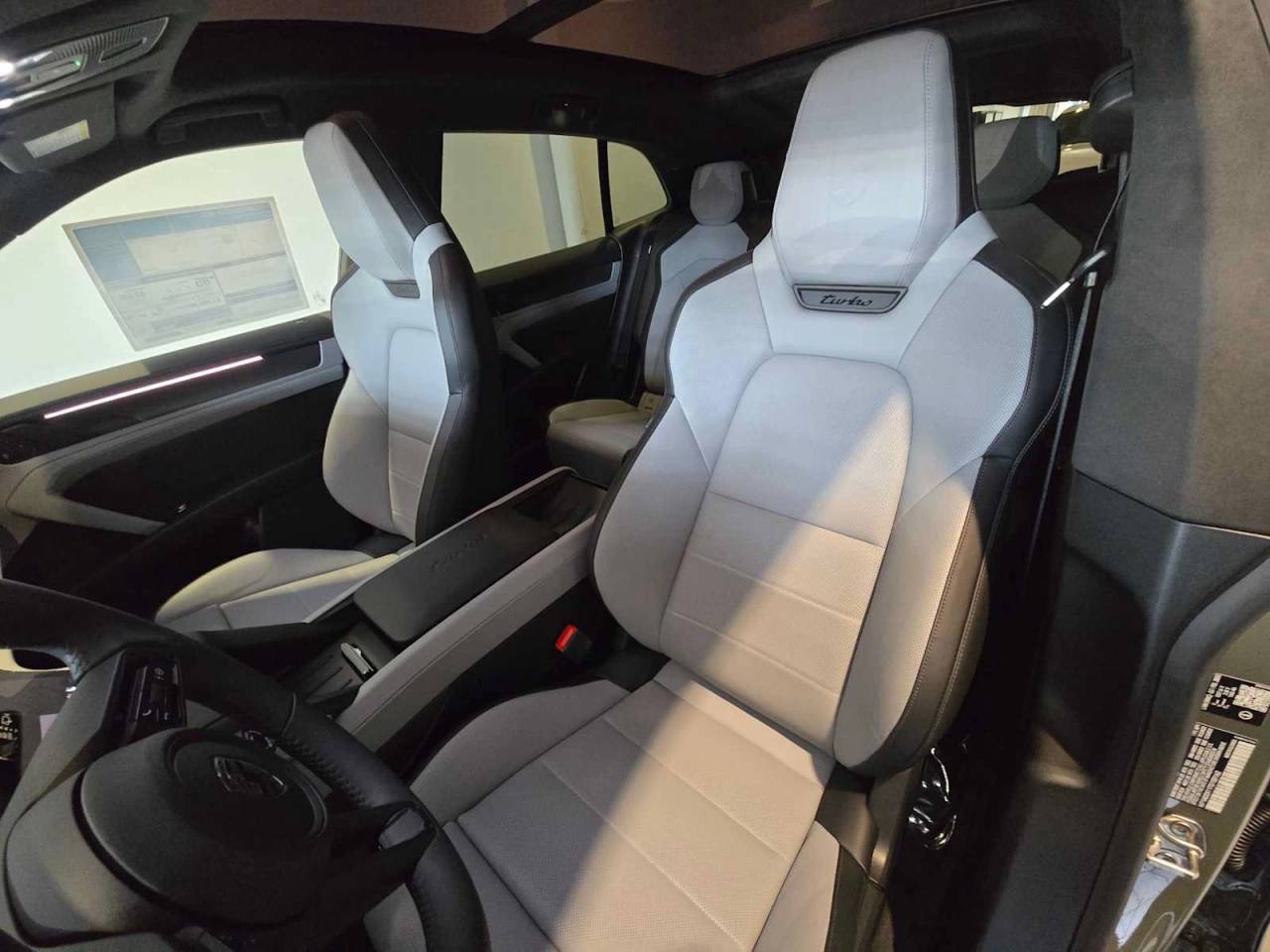 2026 Porsche Cayenne — detail view